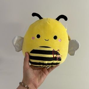 NWT Squishmallow Sunny the Bee Valentines Edition 8” Plush